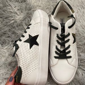 NWOT Steve Madden platform Sneakers